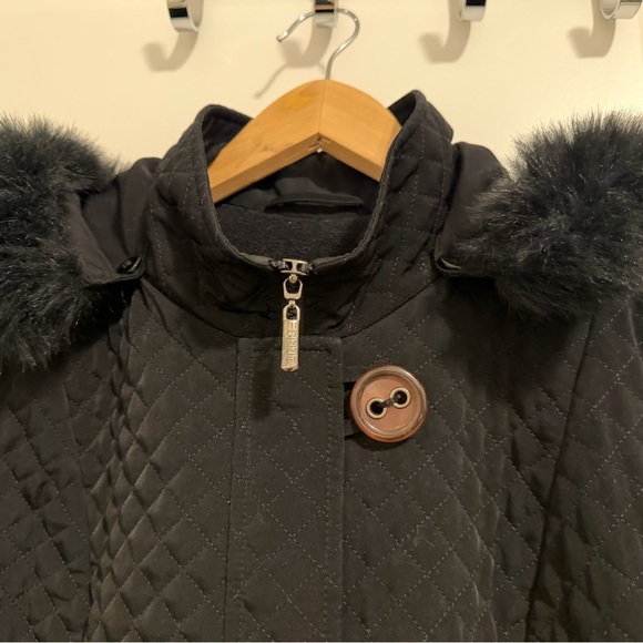 Esprit Black Quilted Jacket with Faux Fur detachable hood - Picture 5 of 6
